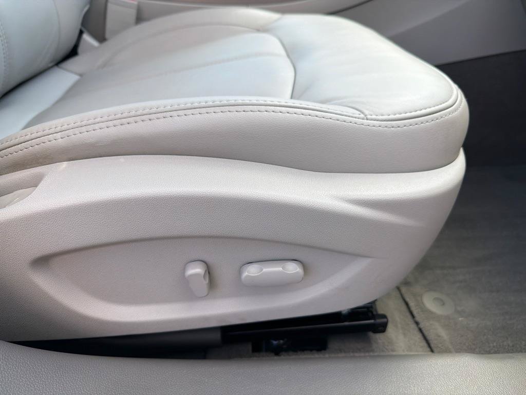 Used 2013 Buick LaCrosse Leather FWD image 27