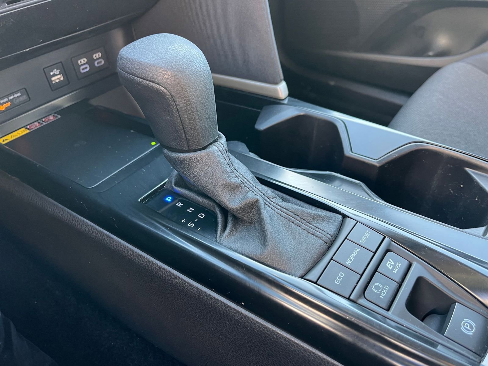 Used 2025 Toyota Camry LE FWD image 40