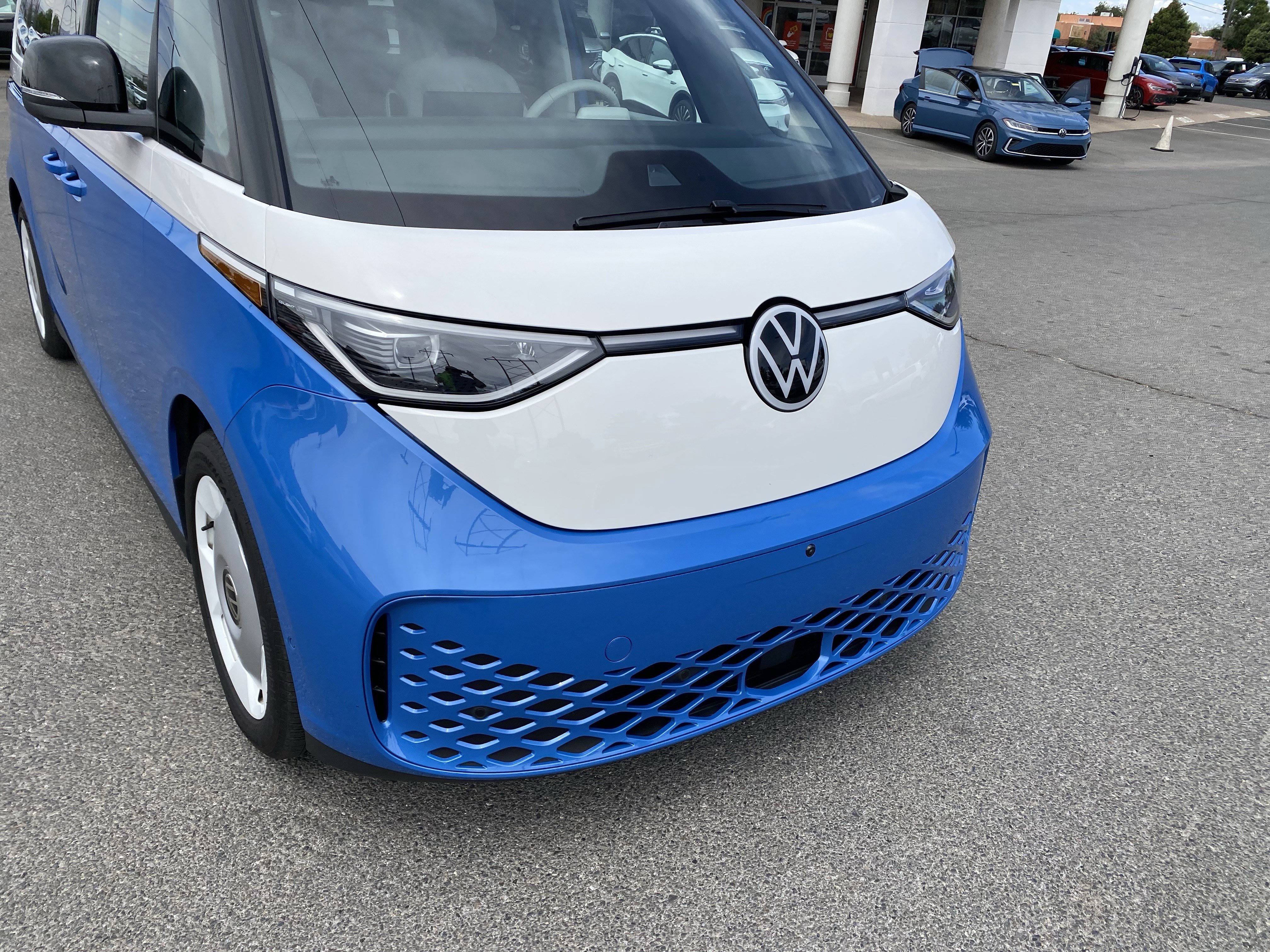 Used 2025 Volkswagen ID. Buzz 1st Edition AWD/4WD image 16