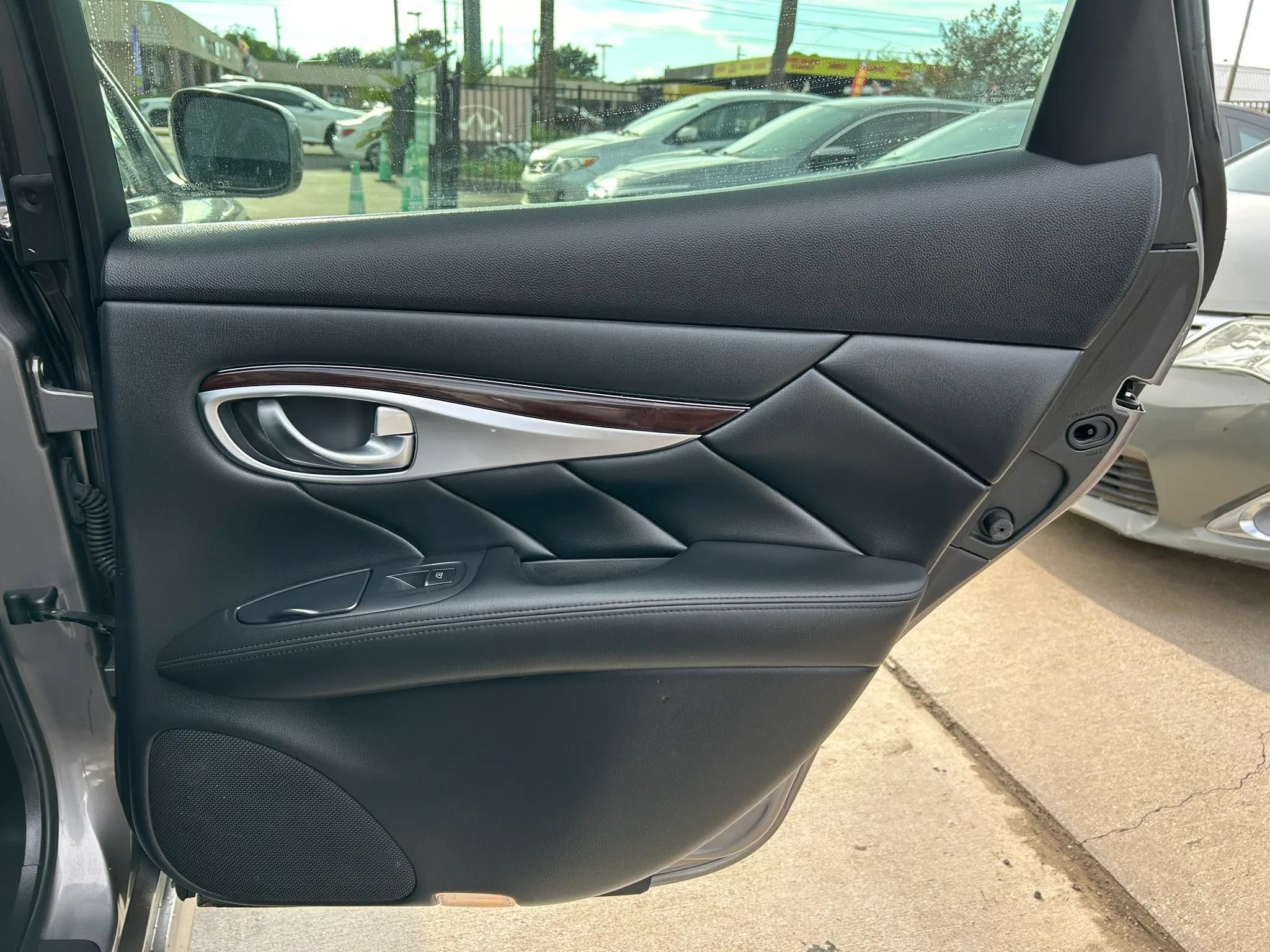 Used 2012 INFINITI M37 w/ Premium Pkg RWD image 17