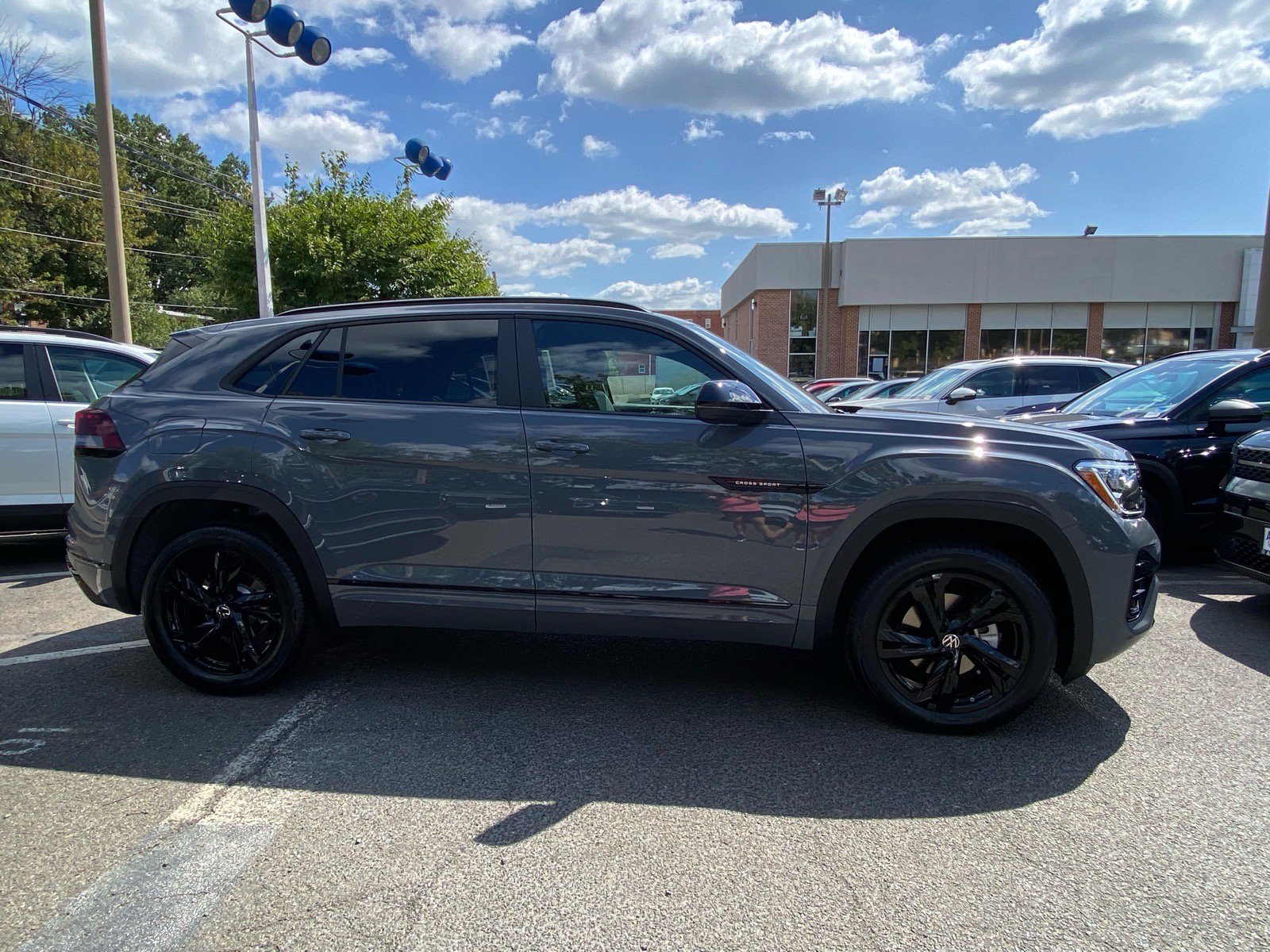 New 2026 Volkswagen Atlas Cross Sport SEL R-Line AWD/4WD image 2
