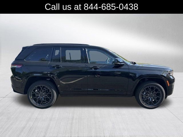 New 2025 Jeep Grand Cherokee Summit image 4