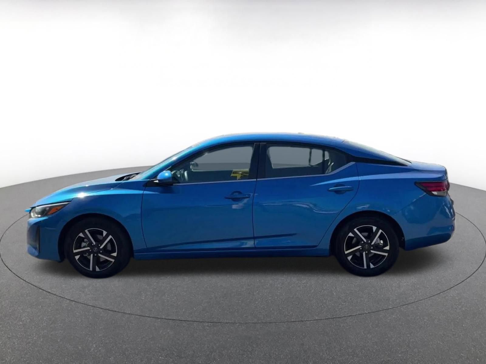 Used 2025 Nissan Sentra SV image 9