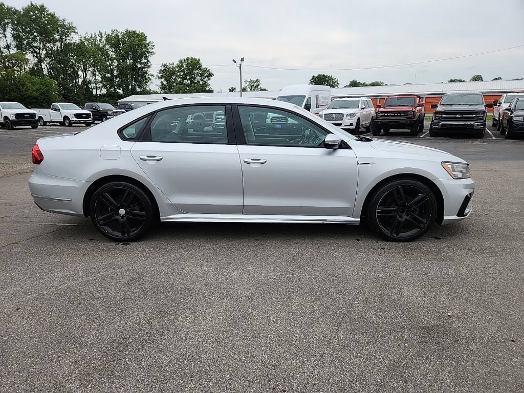 Used 2018 Volkswagen Passat 2.0T R-Line FWD image 3
