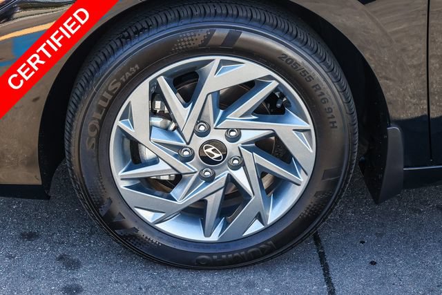 Certified 2024 Hyundai Elantra SEL FWD image 9