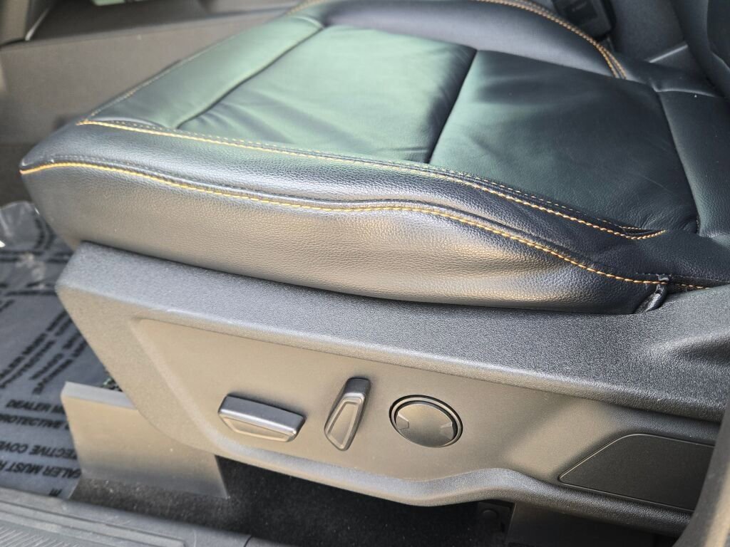 Used 2023 Ford Bronco Badlands image 18