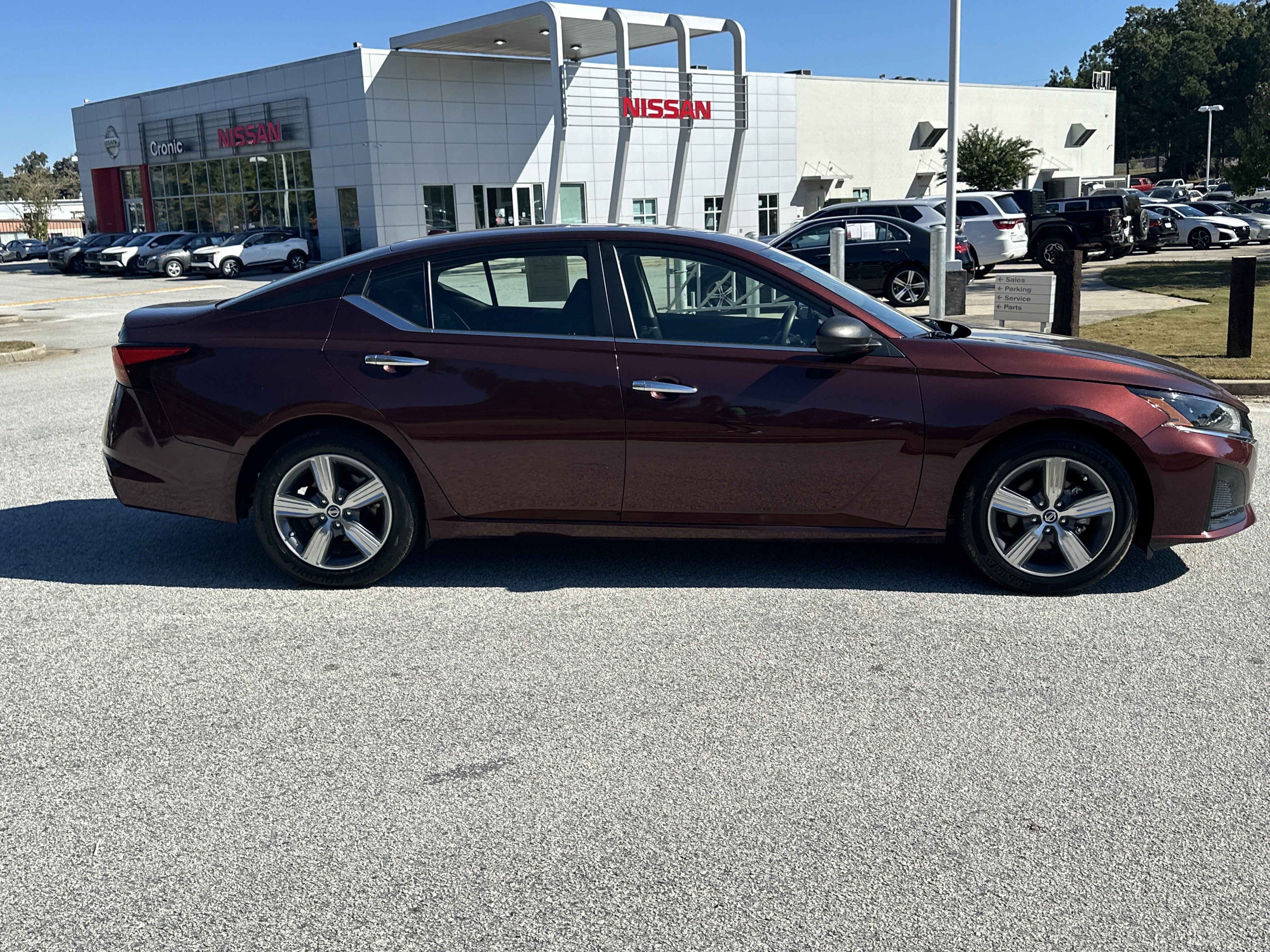 Used 2024 Nissan Altima 2.5 SV image 4
