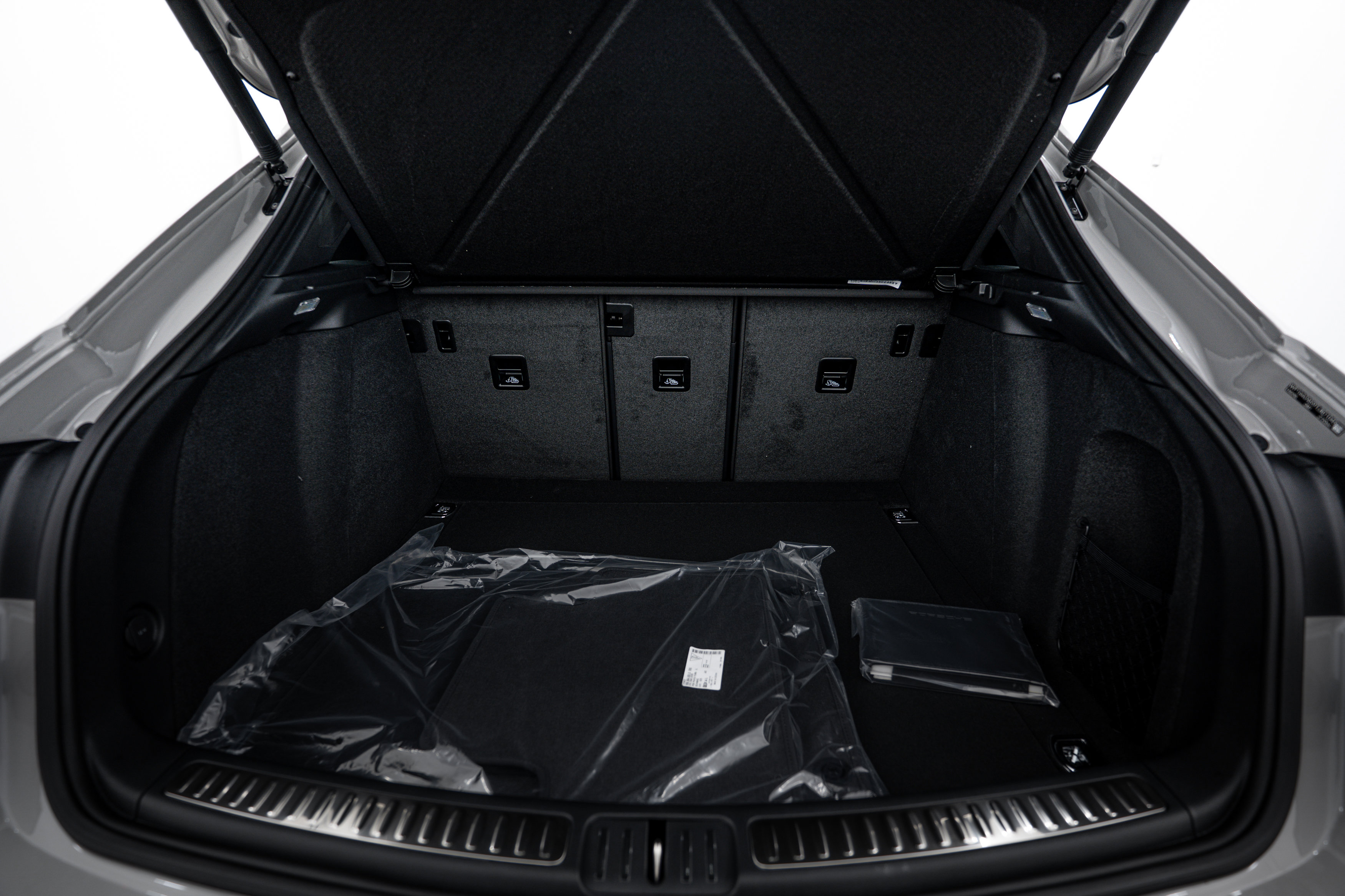 Certified 2026 Porsche Macan image 24