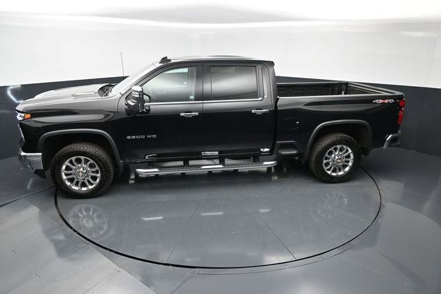 Used 2025 Chevrolet Silverado 2500 LTZ w/ LTZ Convenience Package AWD/4WD image 17