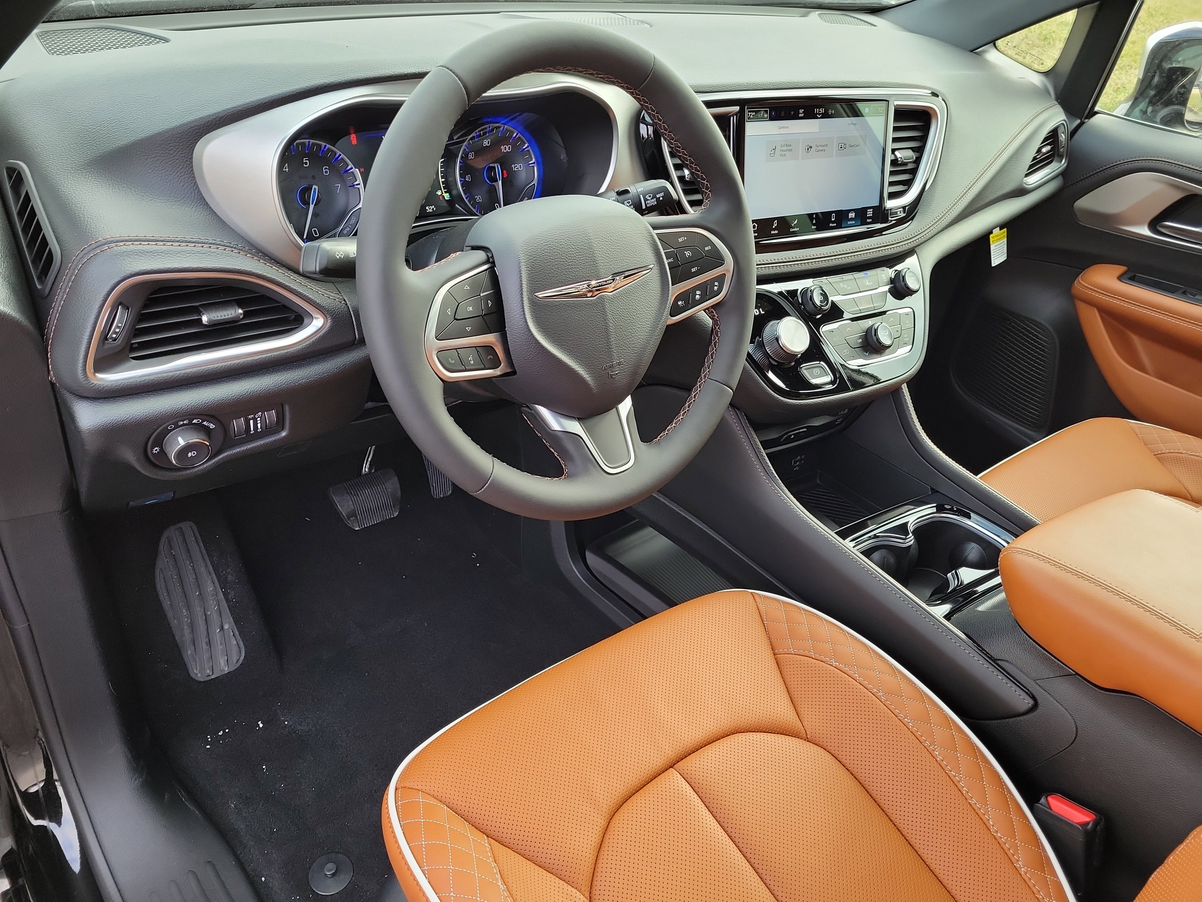 New 2026 Chrysler Pacifica Pinnacle image 19