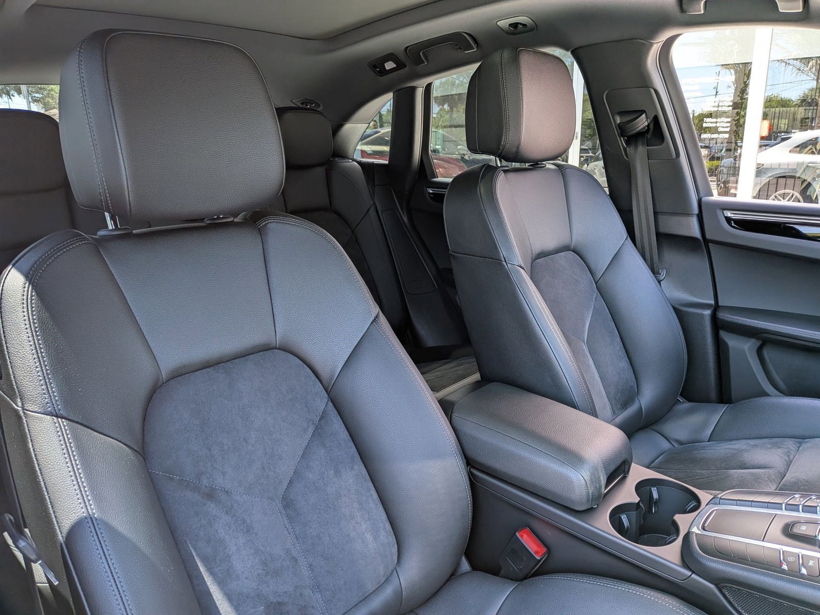 Certified 2019 Porsche Macan AWD/4WD image 26