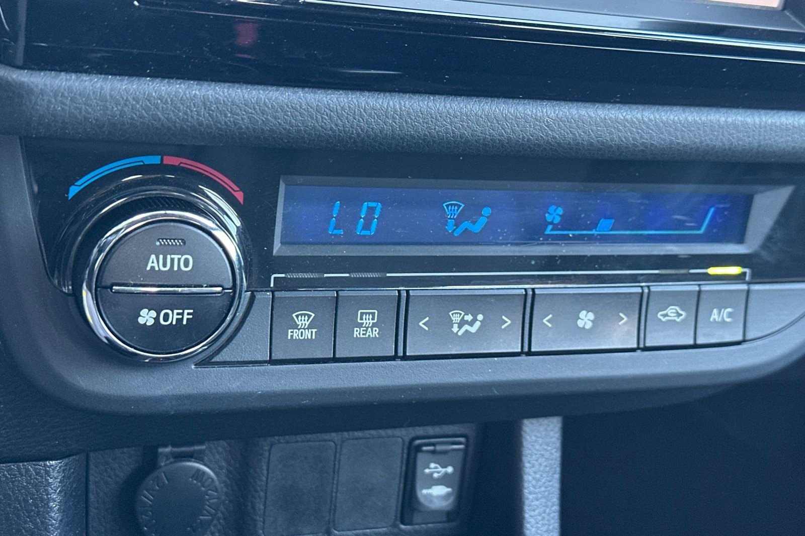 Used 2014 Toyota Corolla S image 24