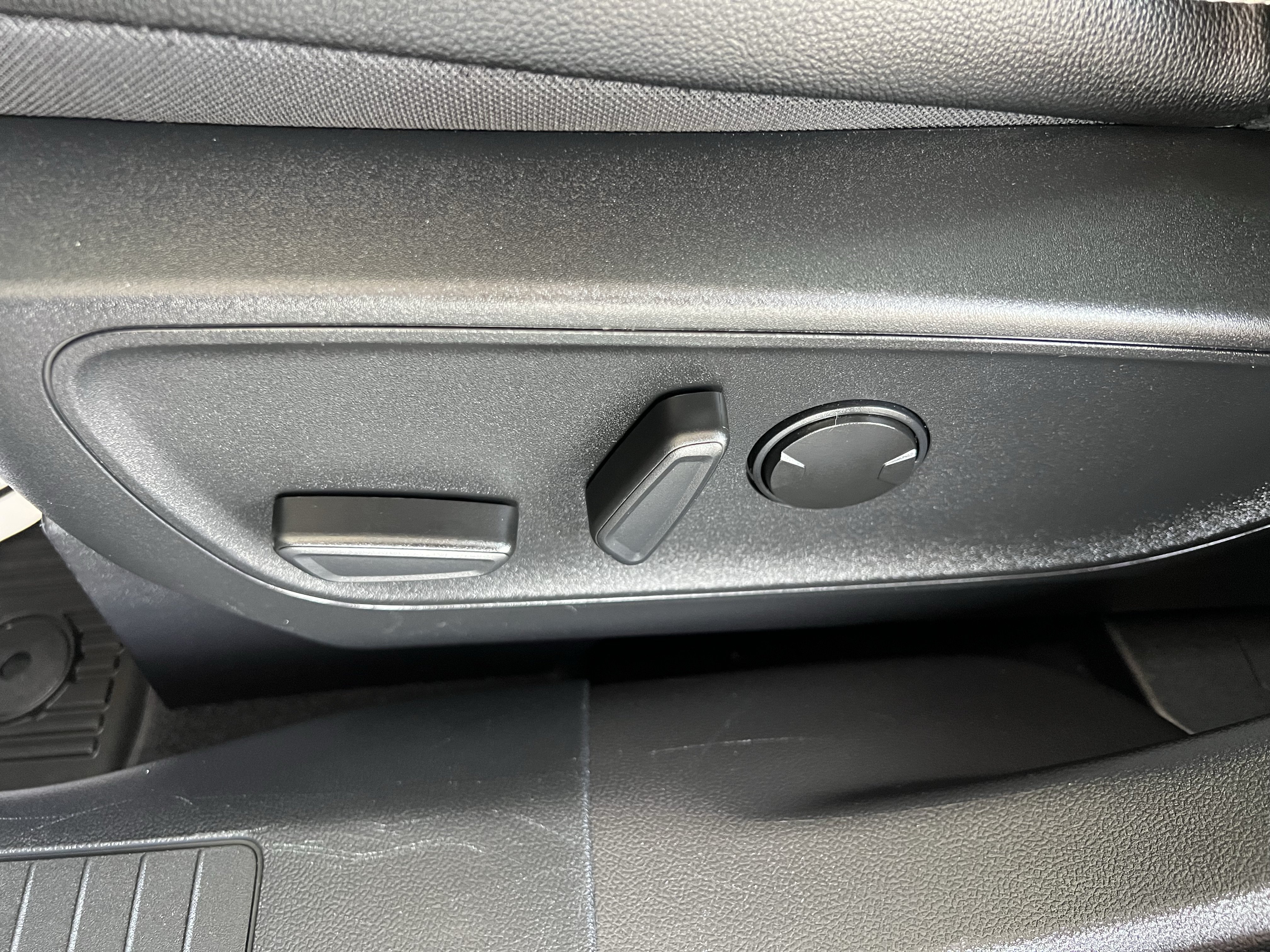 Used 2023 Ford Escape Platinum w/ Premium Technology Package AWD/4WD image 15
