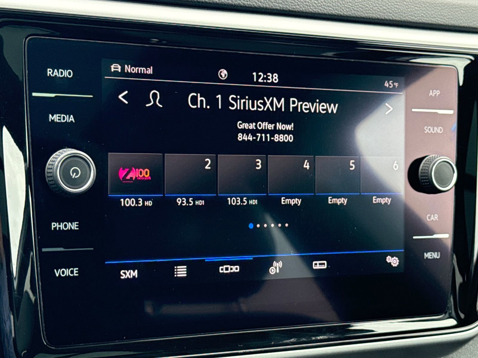 Used 2022 Volkswagen Atlas Cross Sport SE w/ Panoramic Sunroof Package image 28