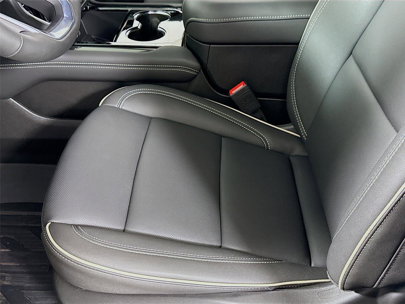 New 2026 GMC Yukon XL Elevation w/ LPO, Floor Liner Package image 15