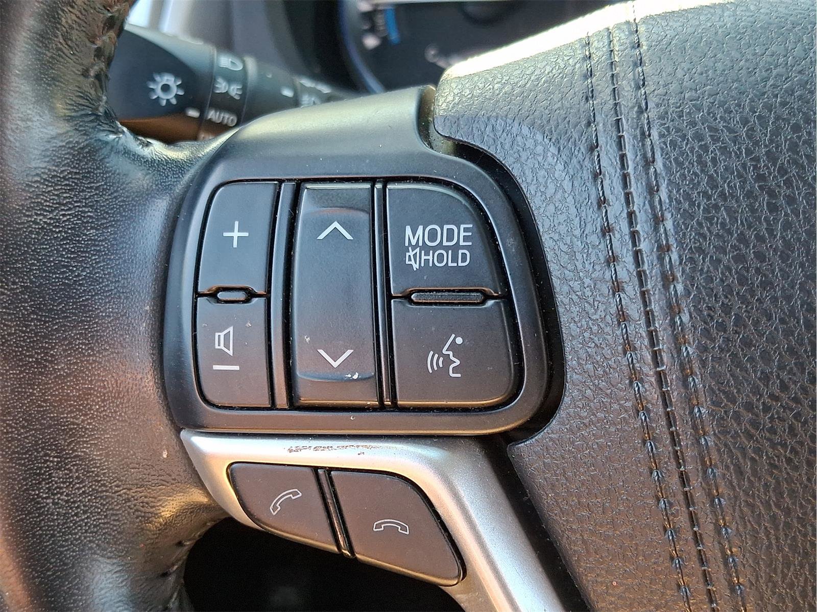 Used 2017 Toyota Highlander Limited AWD/4WD image 19