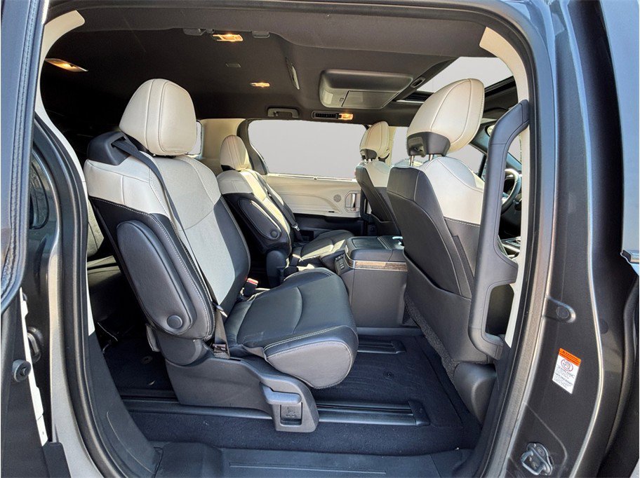 Used 2025 Toyota Sienna Platinum AWD/4WD image 48