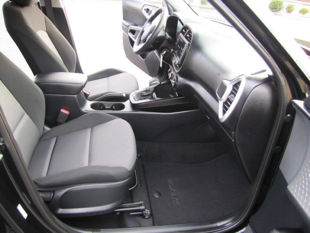 Used 2024 Kia Soul LX w/ Option Group 015 FWD image 22