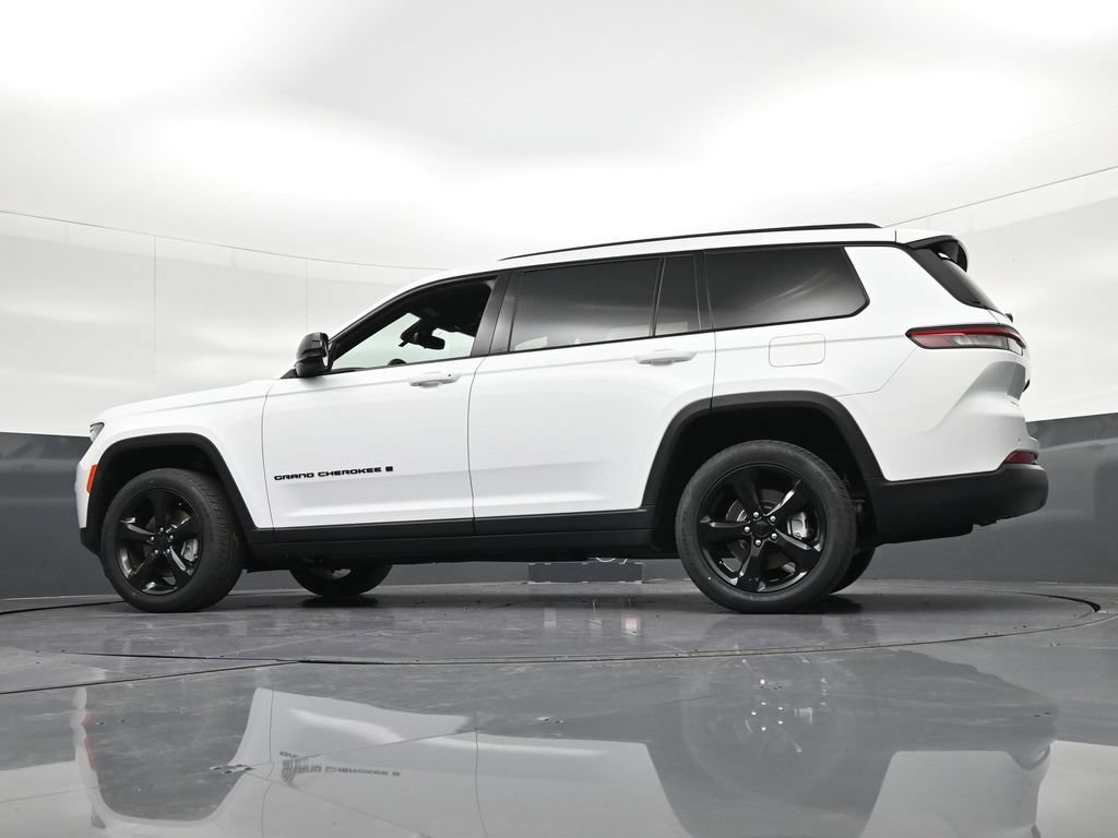 Used 2023 Jeep Grand Cherokee L Laredo AWD/4WD image 23