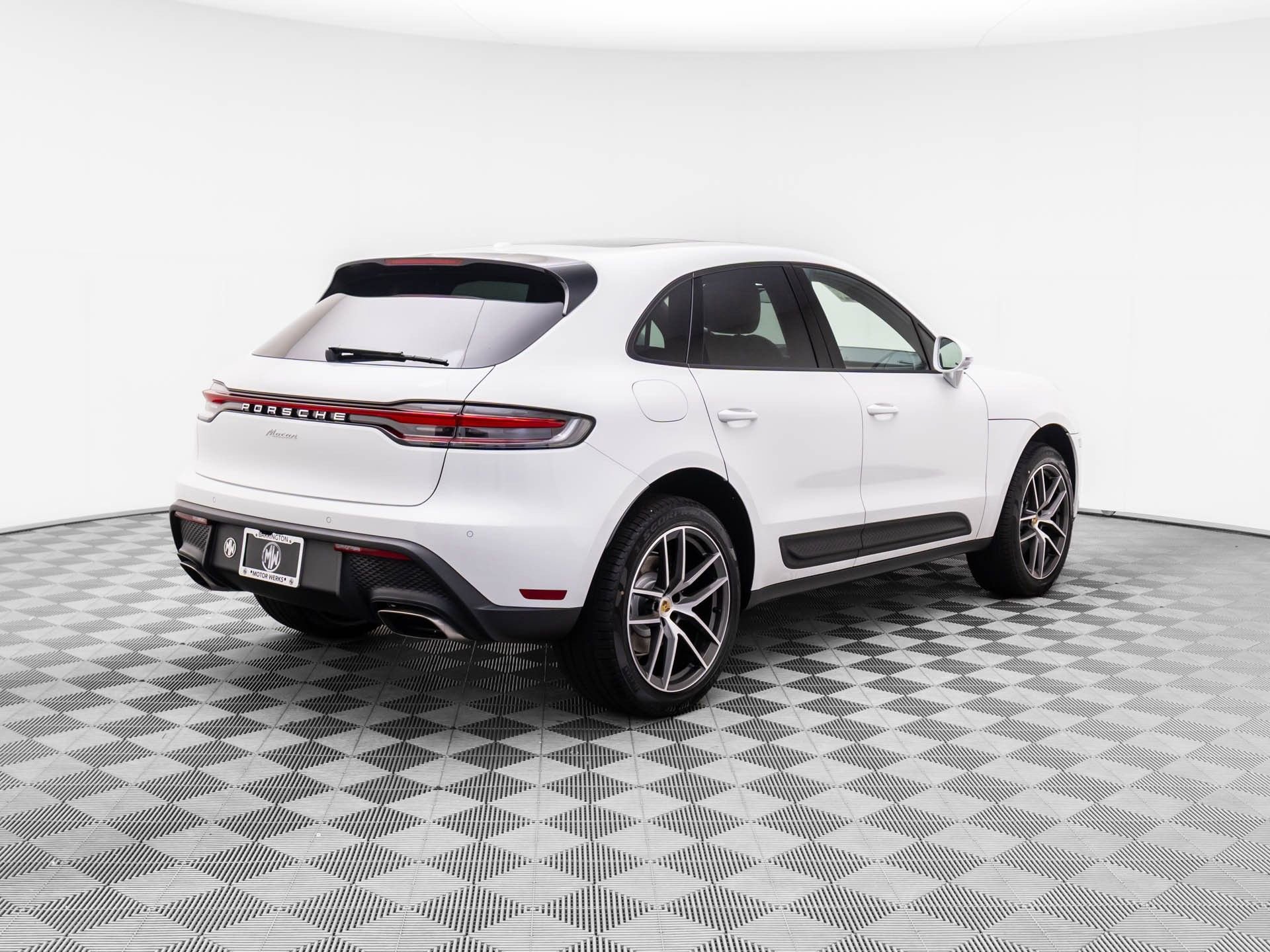 Certified 2025 Porsche Macan image 8