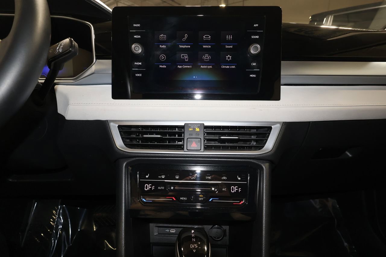 Used 2025 Volkswagen Taos SE image 15