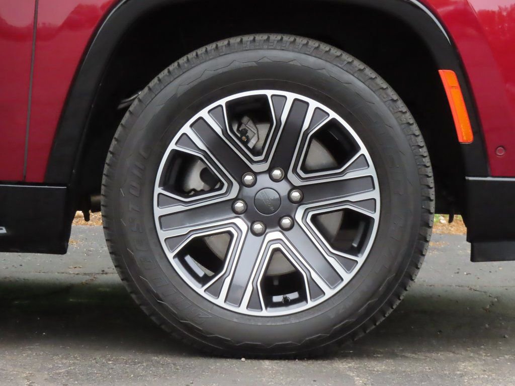 Certified 2024 Jeep Wagoneer L Series II w/ Flexible Seating Group image 14