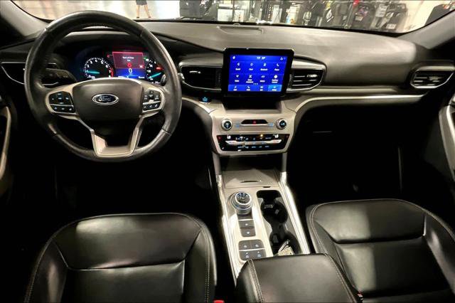 Used 2021 Ford Explorer XLT w/ Equipment Group 202A RWD image 16