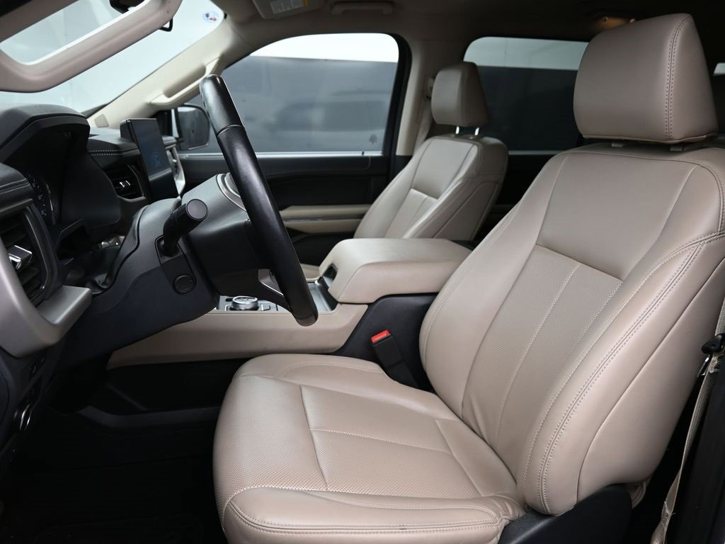 Used 2024 Ford Expedition Max XLT image 9