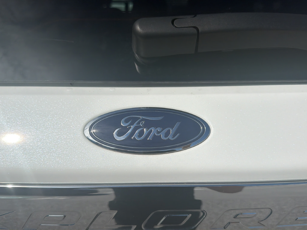 Used 2023 Ford Explorer XLT RWD image 50