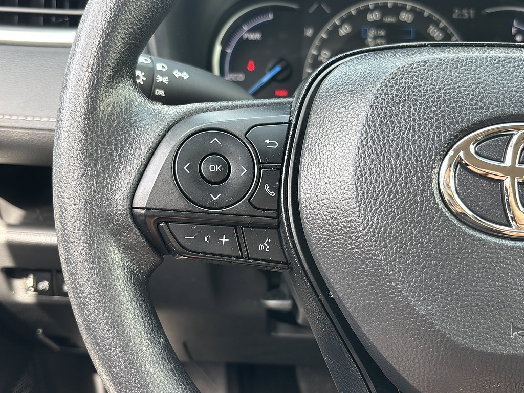 Certified 2025 Toyota RAV4 LE AWD/4WD image 17