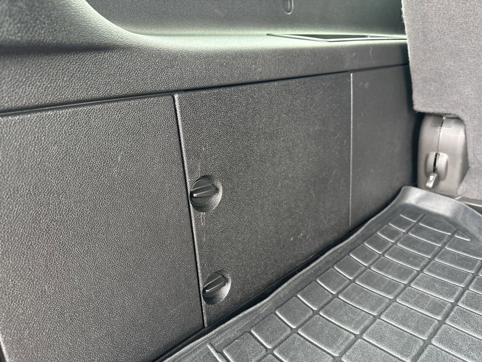 Used 2014 Cadillac Escalade ESV Platinum AWD/4WD image 36