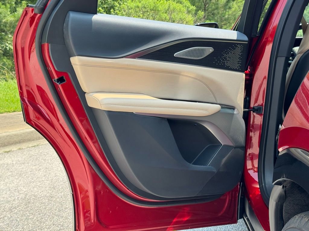 New 2025 Cadillac Lyriq Luxury image 23