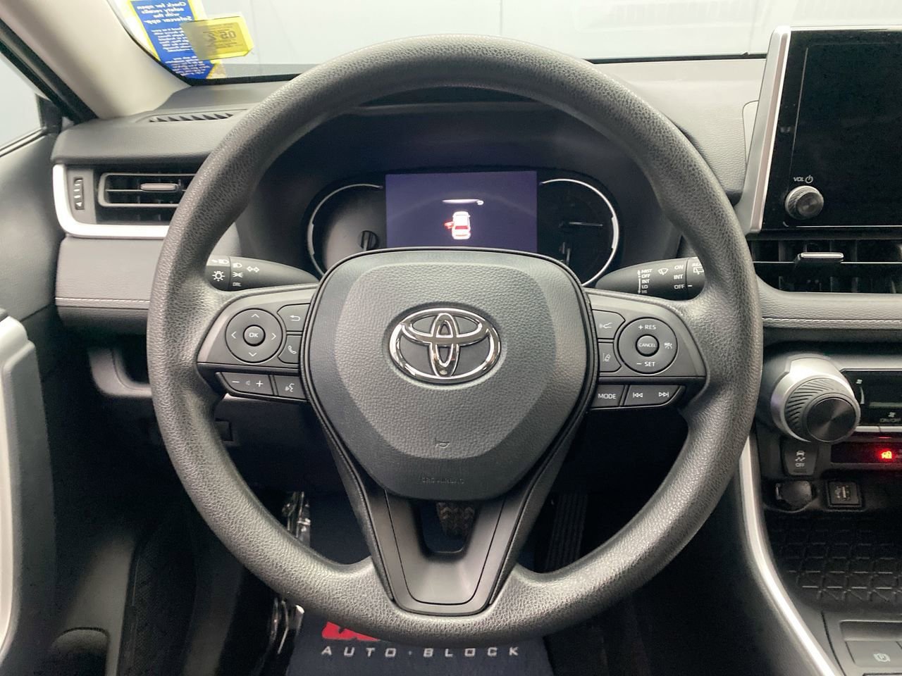 Used 2024 Toyota RAV4 LE AWD/4WD image 16