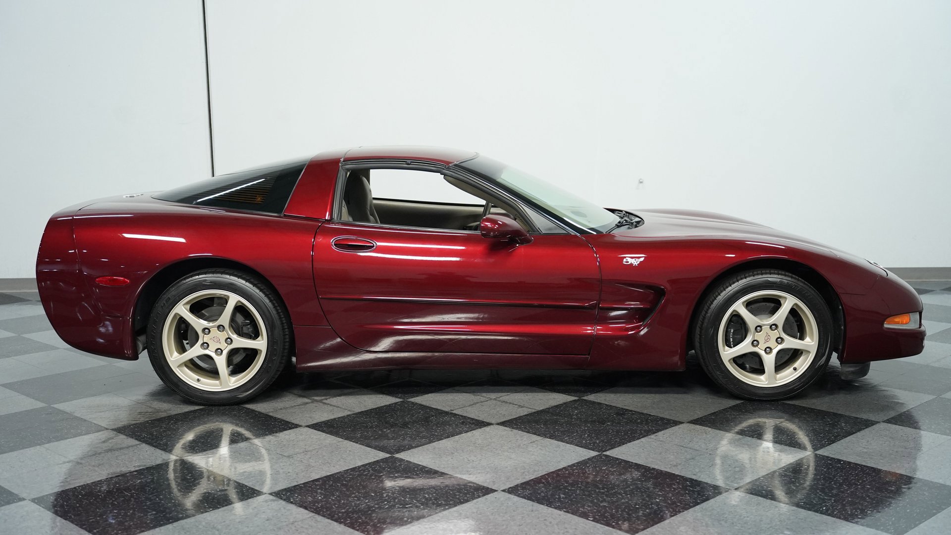 Used 2003 Chevrolet Corvette 50th Anniversary Edition w/ Preferred Equipment Group image 12