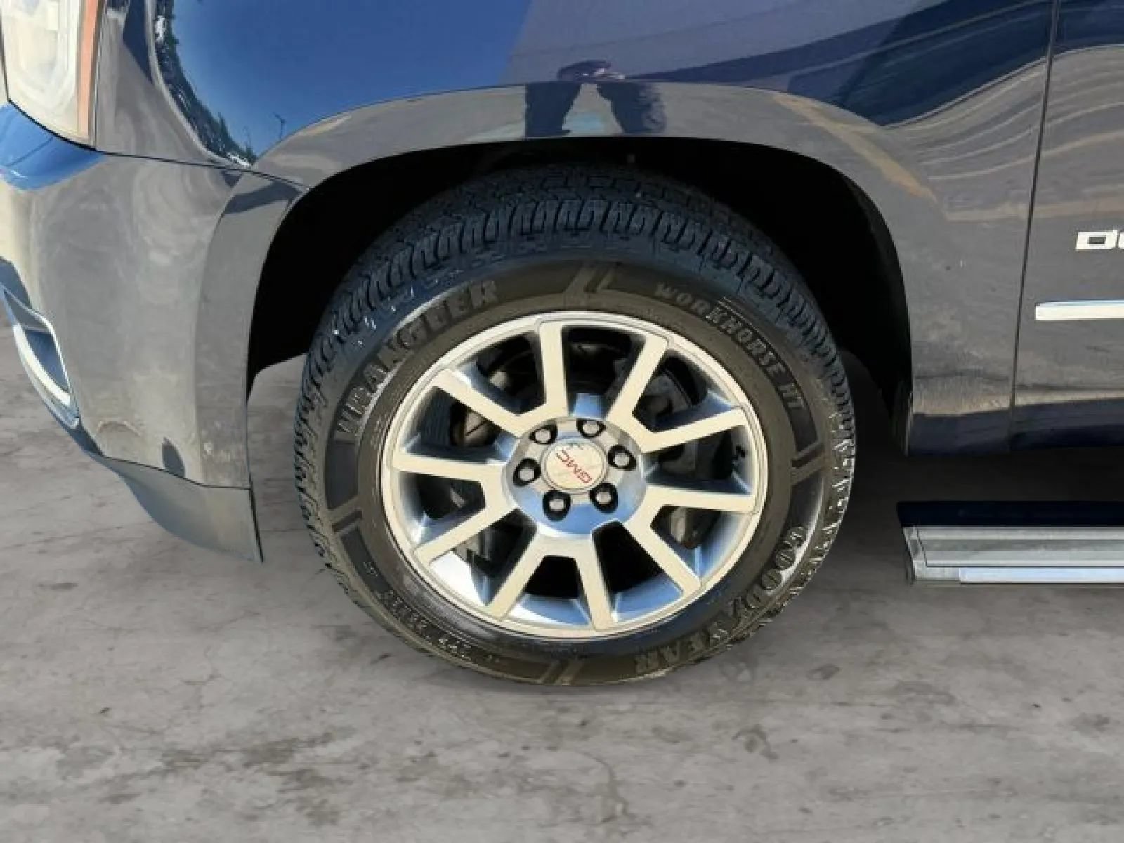 Used 2019 GMC Yukon Denali AWD/4WD image 42