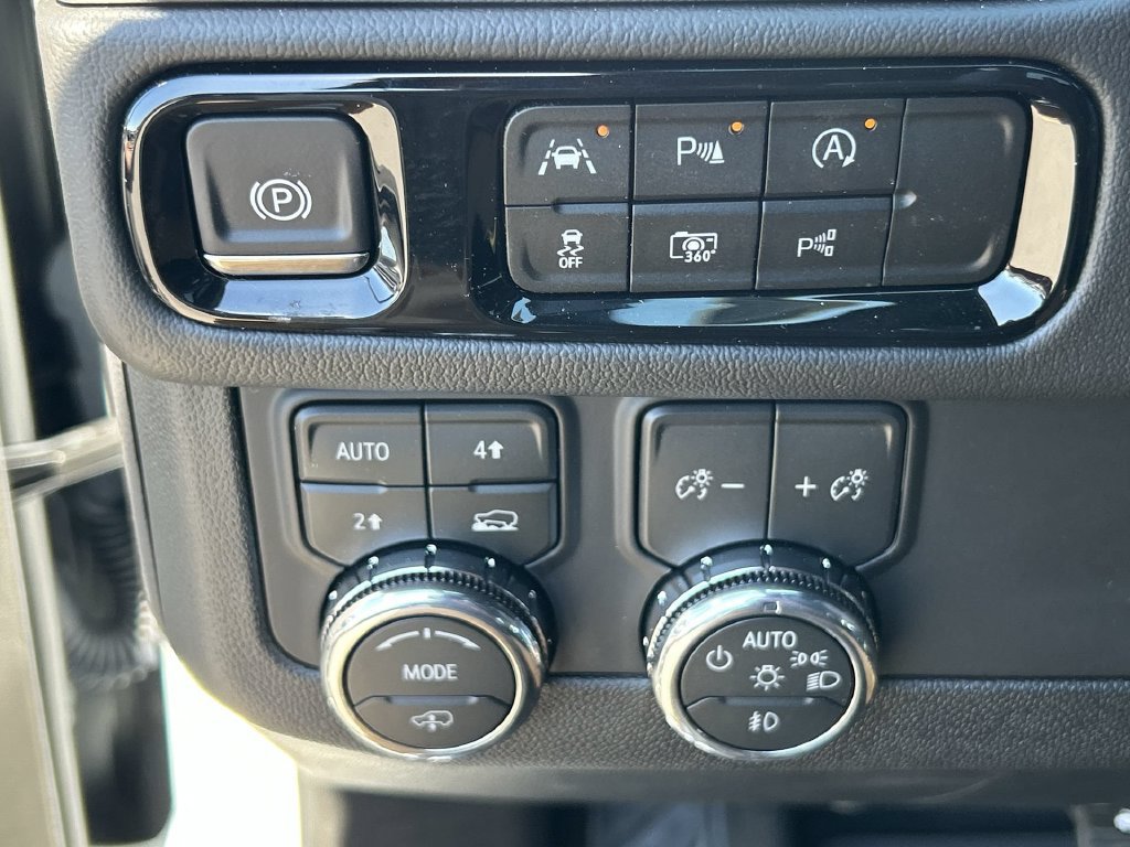 New 2027 GMC Yukon Denali w/ Sun & Power Step Package AWD/4WD image 18