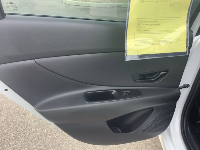 Used 2025 Hyundai Elantra SEL w/ Cargo Package FWD image 18