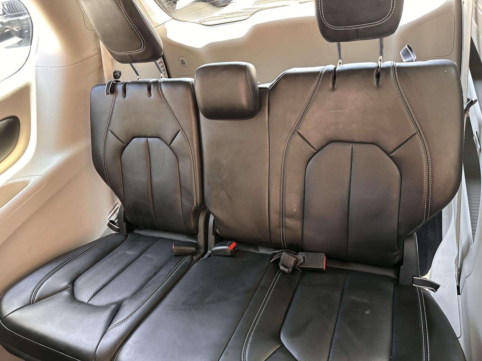 Used 2024 Chrysler Pacifica Touring-L FWD image 17