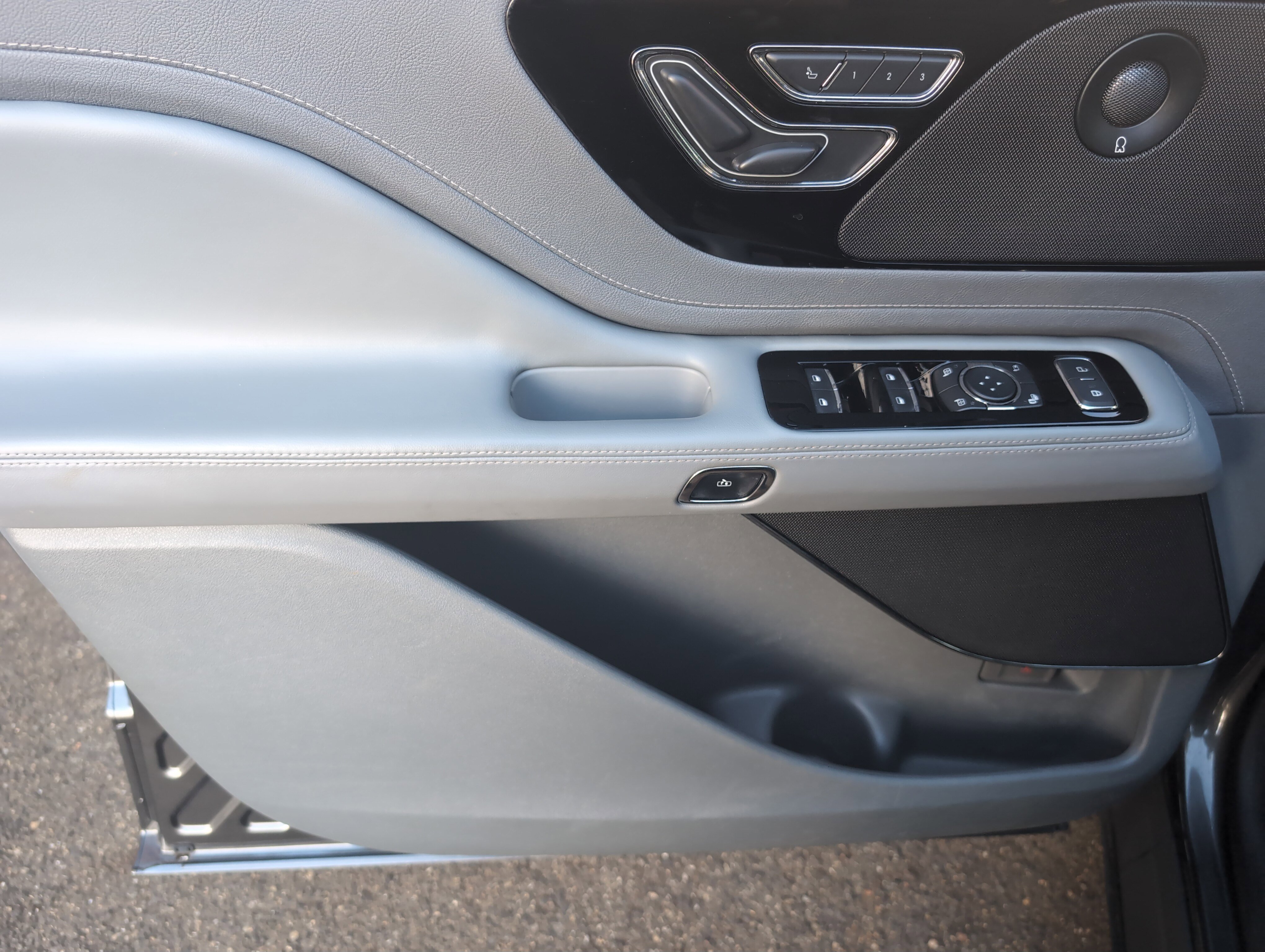 Used 2020 Lincoln Aviator Reserve w/ Elements Package Plus image 15