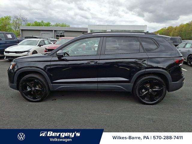 Used 2025 Volkswagen Taos SE AWD/4WD image 9