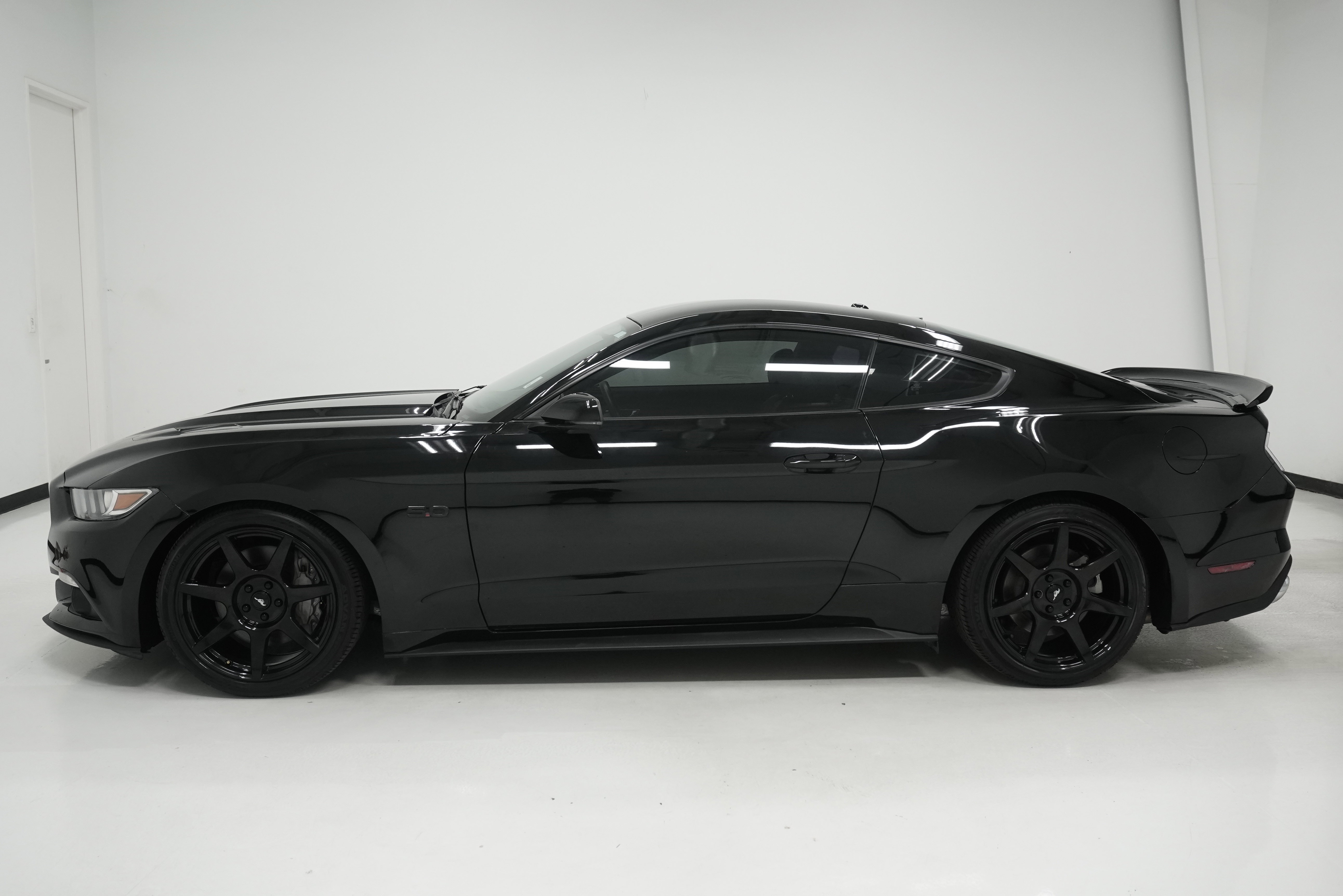 Used 2016 Ford Mustang GT Premium image 7