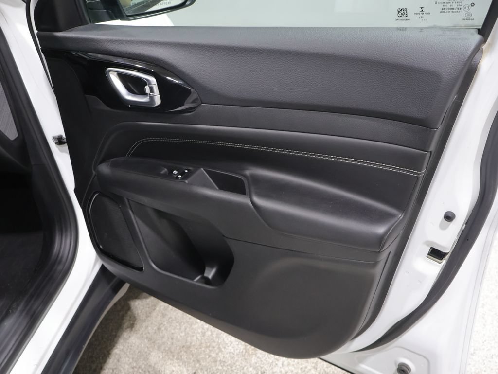Certified 2023 Jeep Compass Latitude AWD/4WD image 25