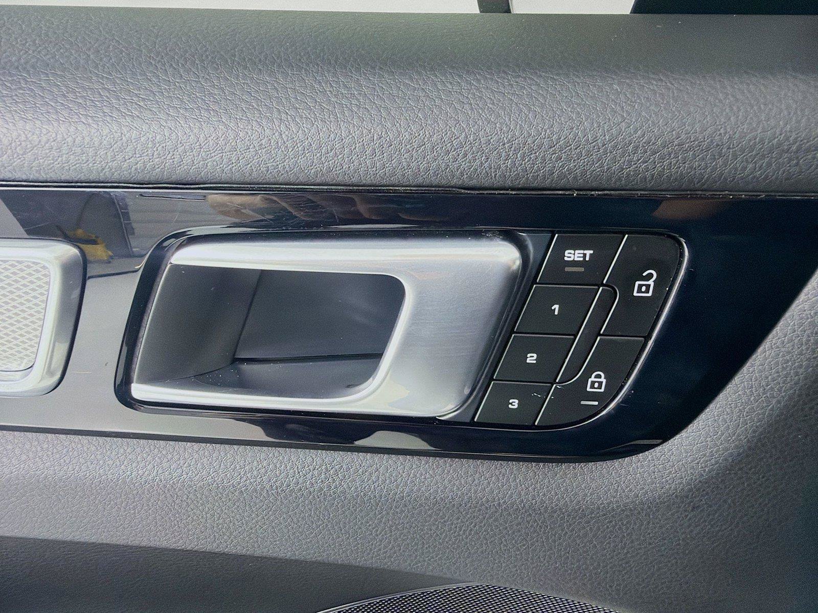 Certified 2023 Porsche Cayenne Platinum Edition AWD/4WD image 7