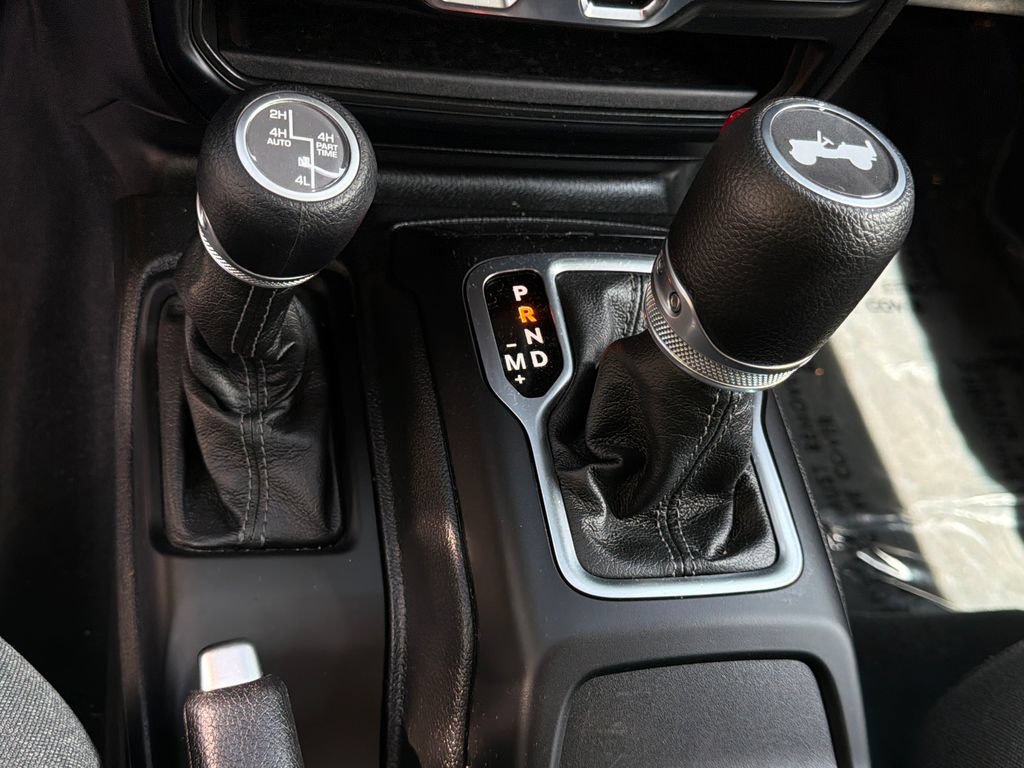 Used 2024 Jeep Wrangler Unlimited Sahara AWD/4WD image 31