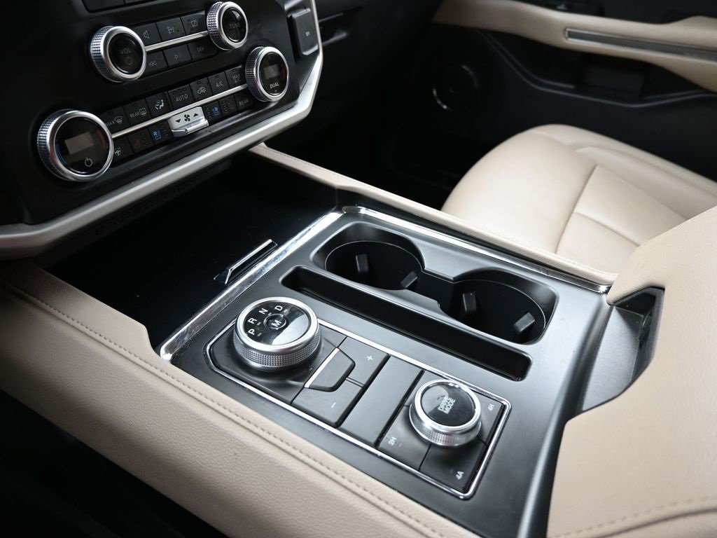 Used 2024 Ford Expedition Max XLT image 18