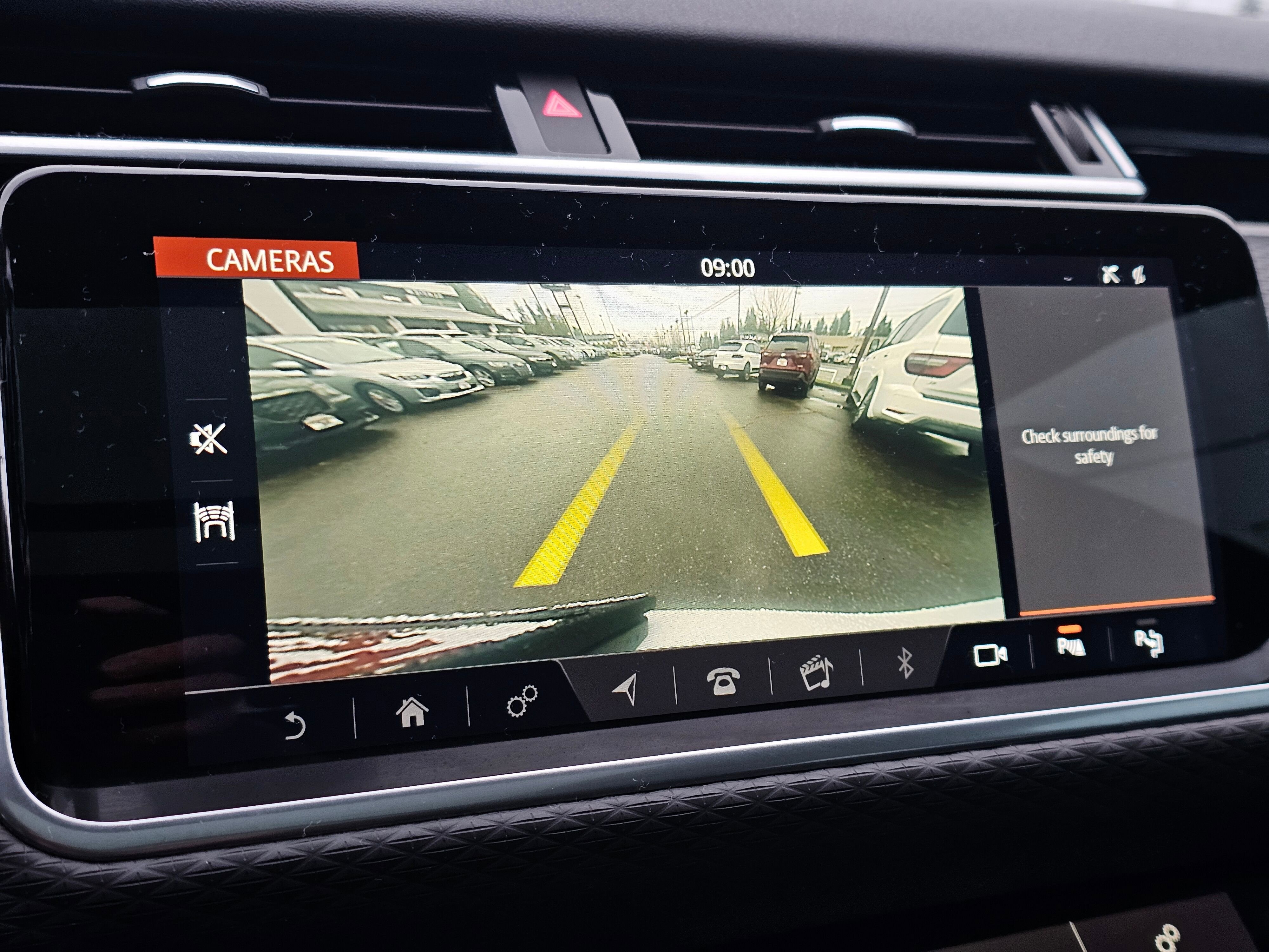 Used 2019 Land Rover Range Rover Velar R-Dynamic SE image 26