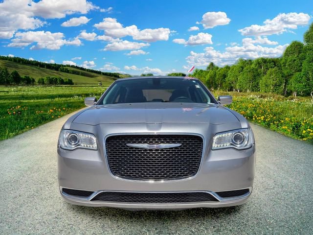 Used 2015 Chrysler 300 Limited RWD image 8