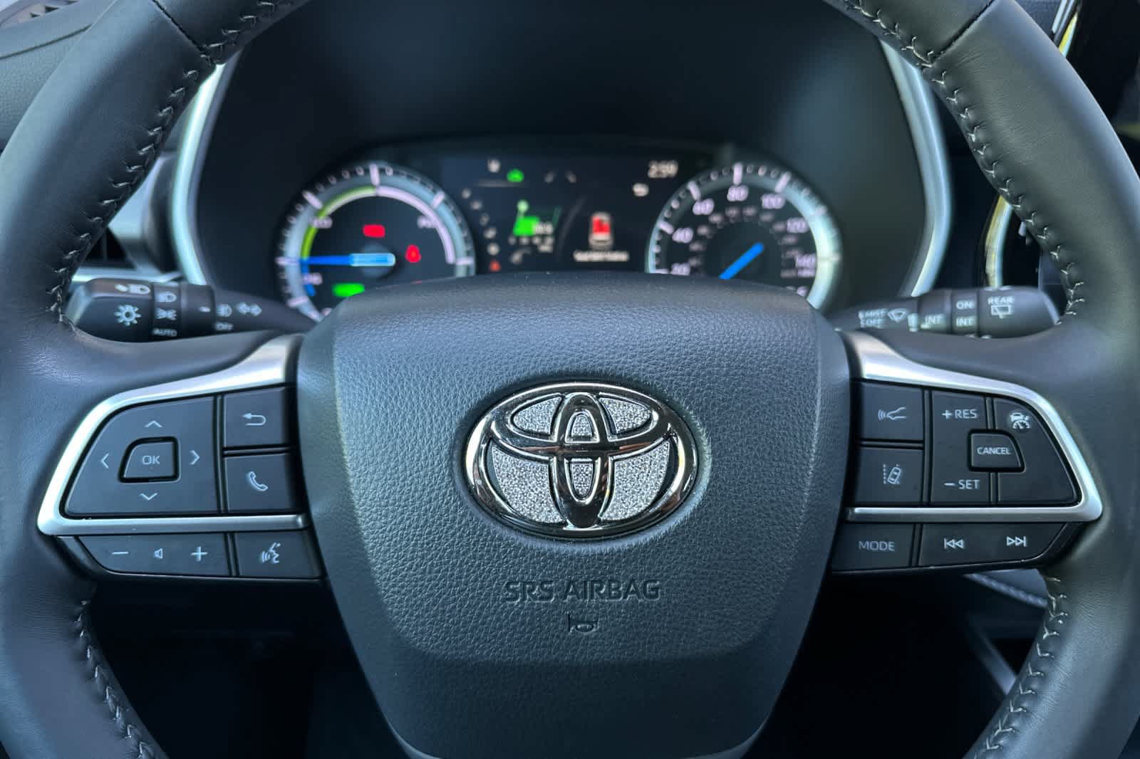 Used 2022 Toyota Highlander XLE AWD/4WD image 26