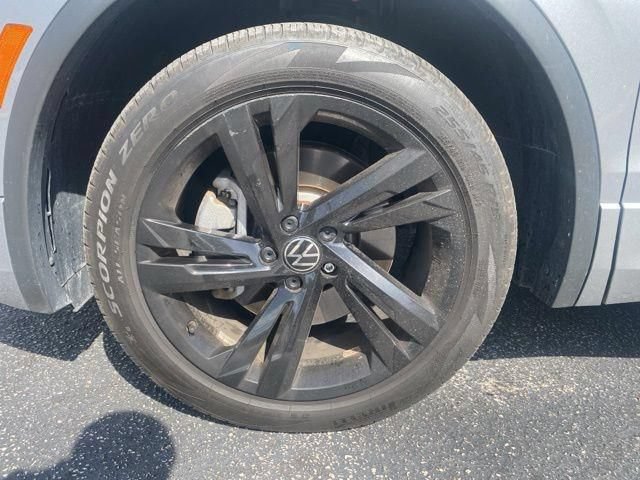 Used 2024 Volkswagen Tiguan SE R-Line AWD/4WD image 6