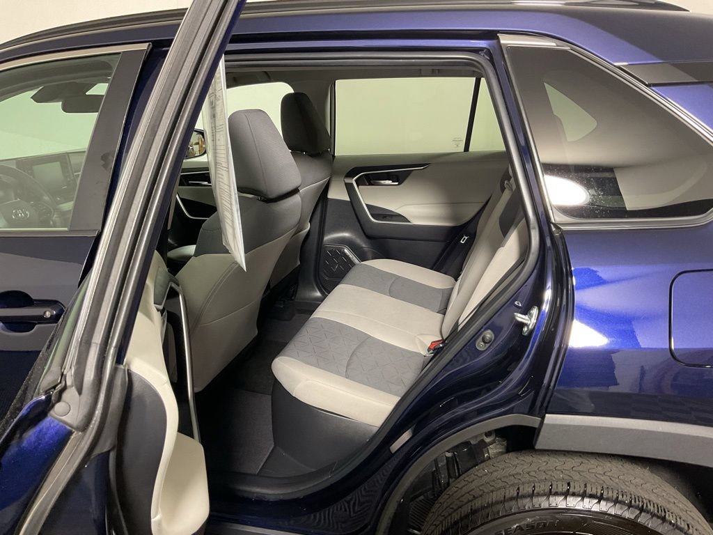 Used 2022 Toyota RAV4 XLE AWD/4WD image 32
